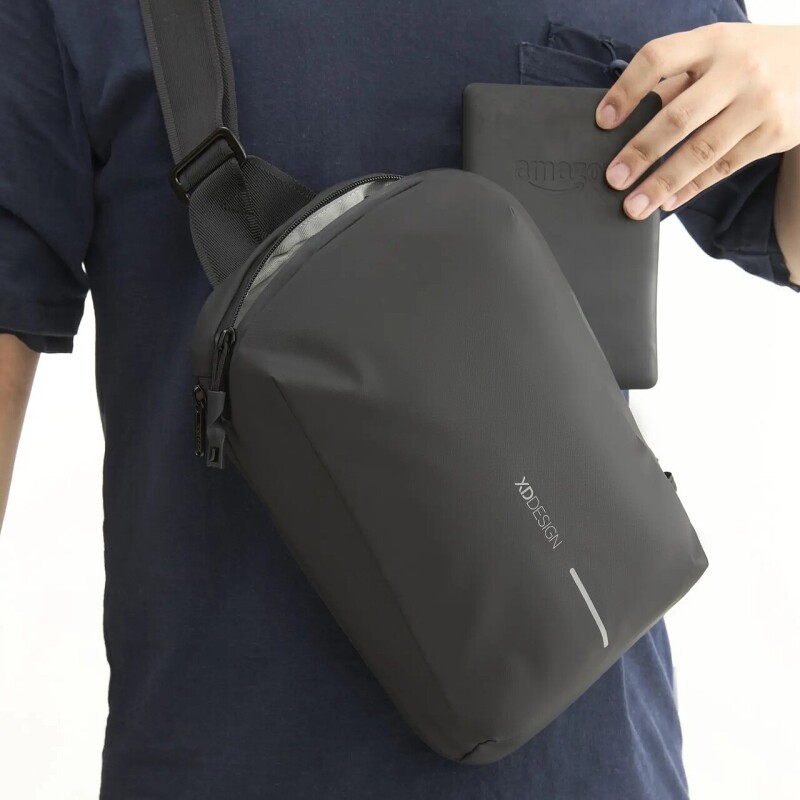 Voděodolná crossbody taška, černá