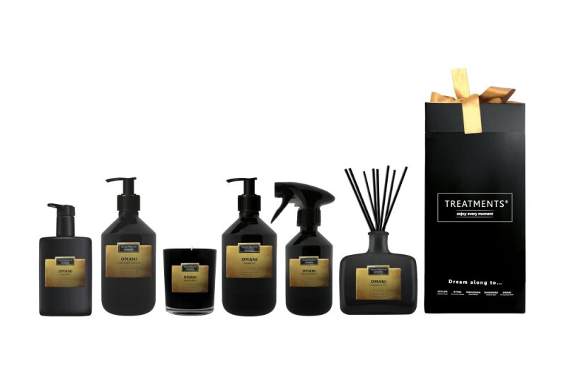 Dárková sada kosmetiky, svíčky a difuzéru TREATMENTS® Giftbox Spa at Home (DeLuxe) - Omani