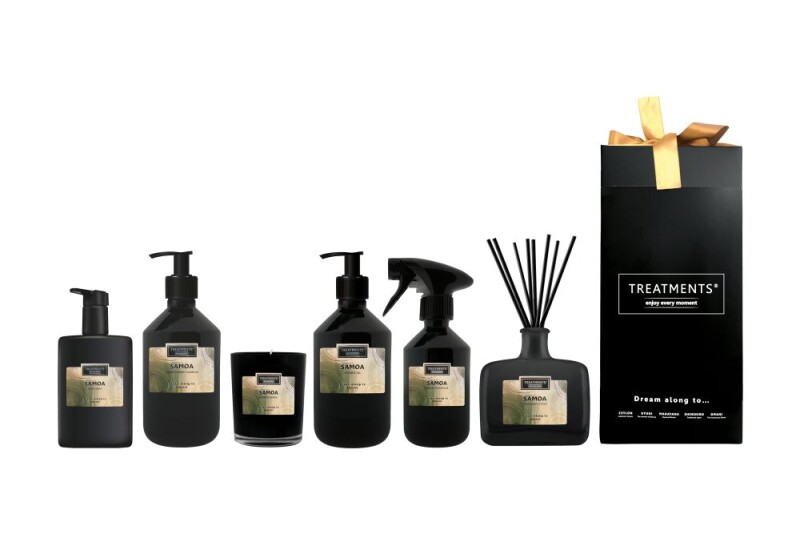 Dárková sada kosmetiky, svíčky a difuzéru TREATMENTS® Giftbox Spa at Home (DeLuxe) - Samoa