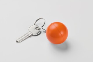 Klíčenka z PU ve tvaru koule, oranžová